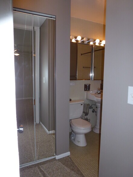 Building Photo - 4800 S Chicago Beach Dr