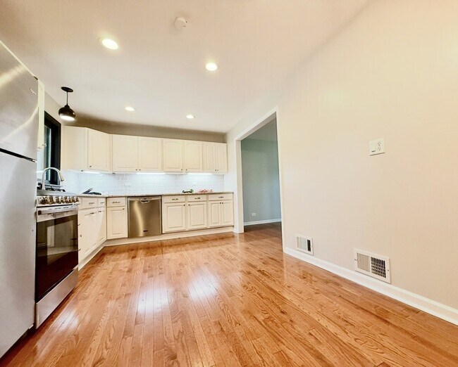 Building Photo - 307 S Pierce Ave