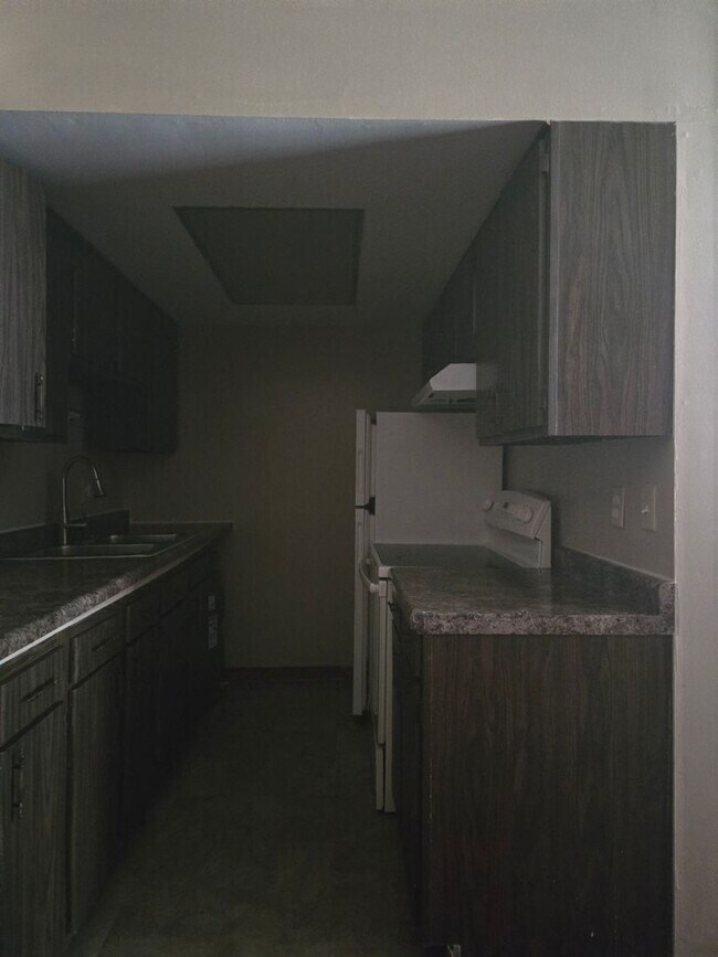 Building Photo - SPRINGBANK APARTMENTS II