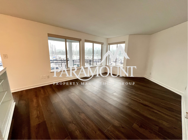 Building Photo - Stunning 3 Bedroom Condo on the Marina!