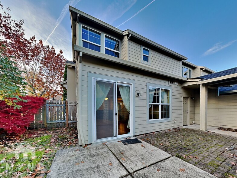 Building Photo - 1723 NE Ashberry Dr