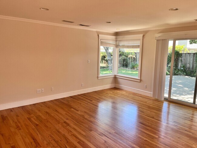 Building Photo - Buena Vista Rancher 4 bed /3 bath - Excell...