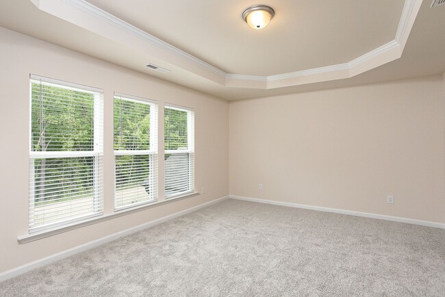 Building Photo - Beautiful 3 bedroom, 2.5 bath townhome in ...