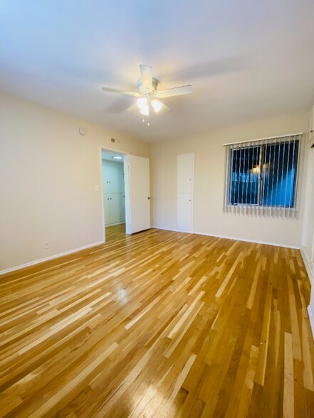 Building Photo - 283 S El Molino Ave