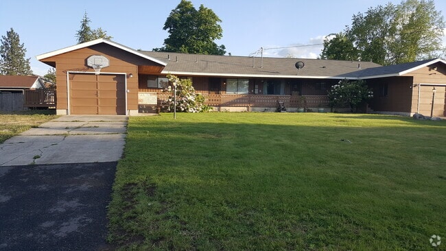Building Photo - 13622 E 12th Ave