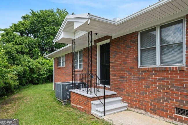 Building Photo - 1437 Vesta Ave