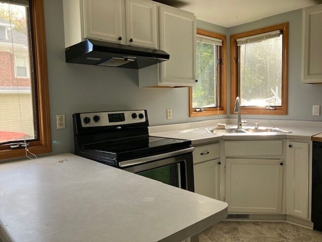 Building Photo - 507-509 W Chestnut