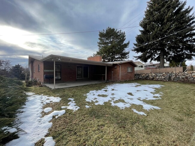 Building Photo - Gorgeous Mid-Century Modern Home Adjacent to BYU