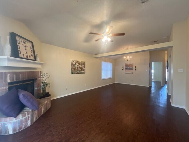 Building Photo - COZY 3/2/2 Fort Worth Home