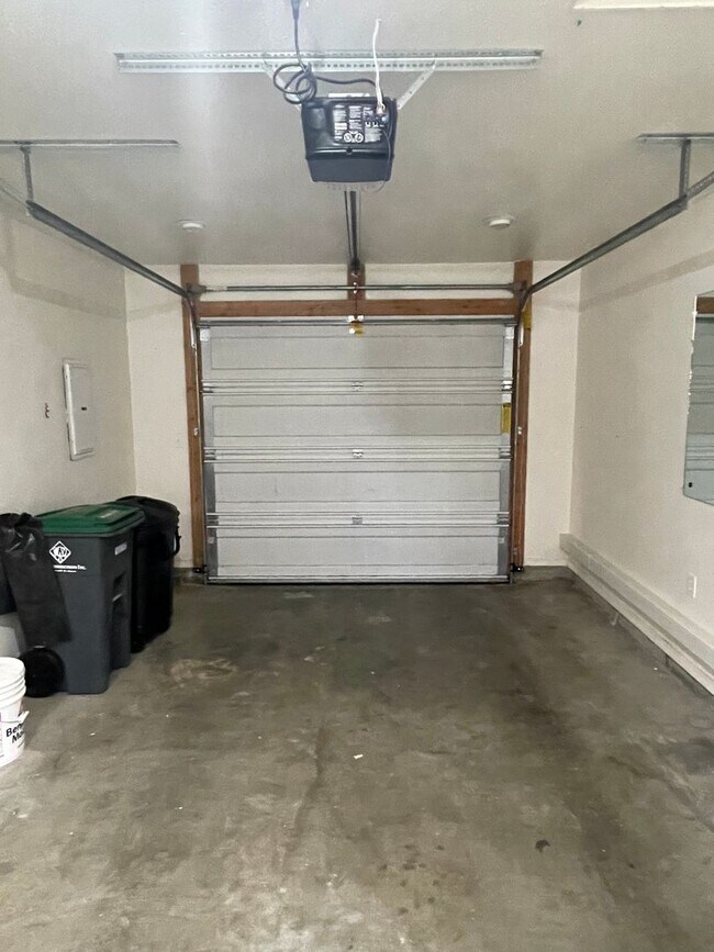 Building Photo - Private Langley Home Only Minutes From Downtown!