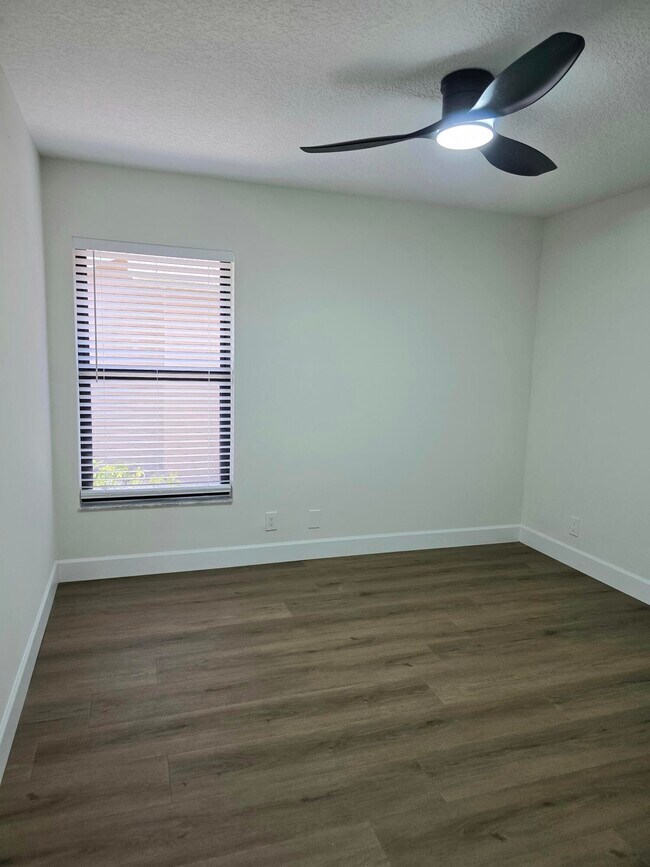 Building Photo - 11354 Island Lakes Ln