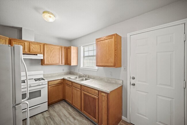 Building Photo - 4636 Mayflower St