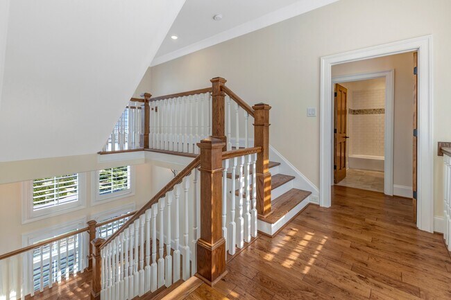 Building Photo - 5014 Mountview Pl