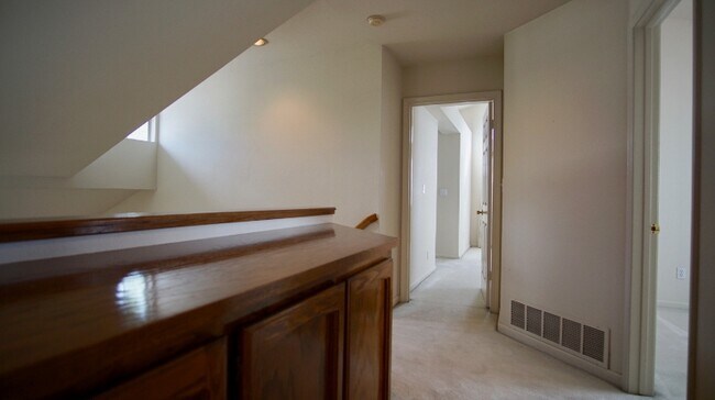 Building Photo - 1323 Chessington Dr