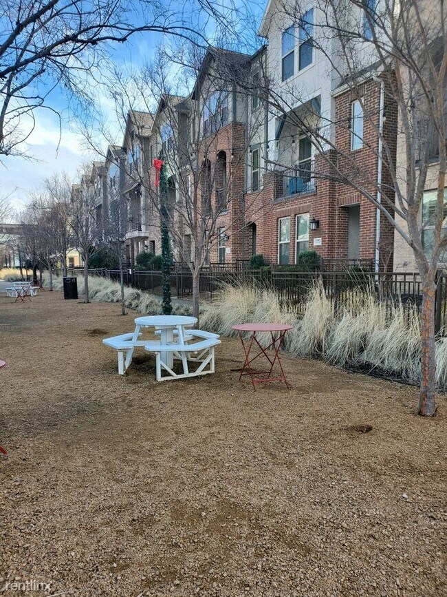 Building Photo - 2 br, 2.5 bath House - 1044 Manacor Lane