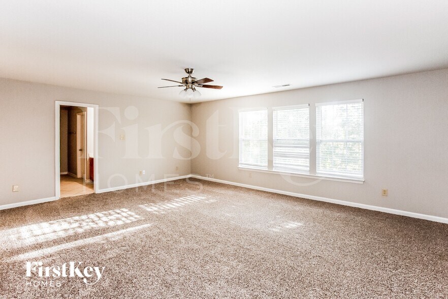 Building Photo - 727 Sinclair Dr