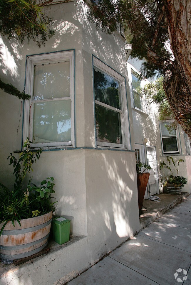 Building Photo - 16 Dearborn St