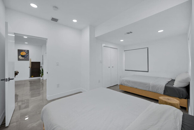 Building Photo - 112 NW 53rd St
