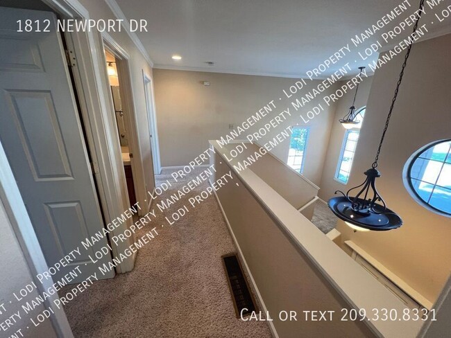 Building Photo - 1812 Newport Dr