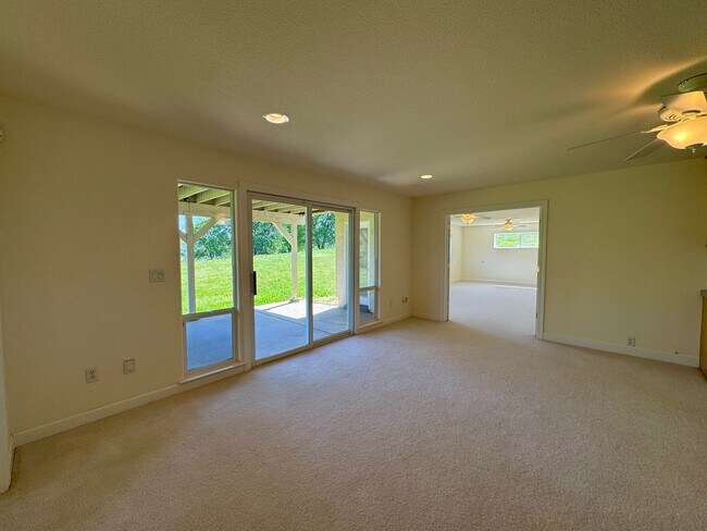 Building Photo - 6255 Peacock Way