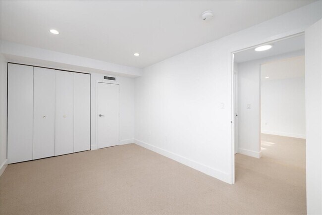 Building Photo - 42 8th St