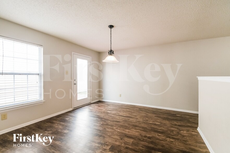 Building Photo - 12663 Republic Dr