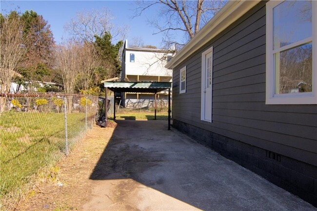 Building Photo - 1138 Moton Ave SW