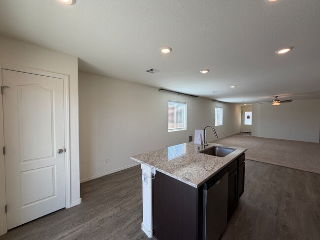 Building Photo - 3 Bedroom Single Story Home Available Near Huning Ranch Loop SW & Main St NW in Los Lunas!