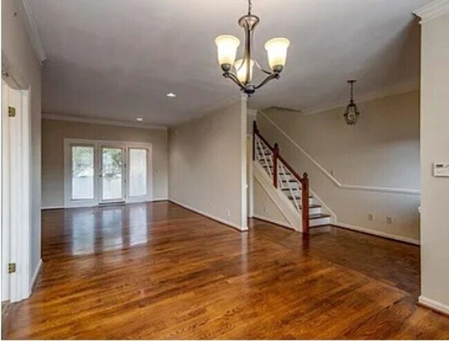 Building Photo - 252 Westchase Dr