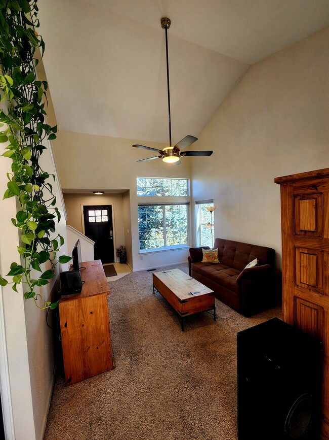 Building Photo - 7137 Arrowroot Ave