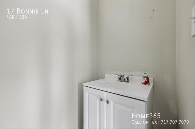 Building Photo - 17 Bonnie Ln