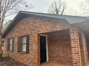 Building Photo - 108/110 St Andrews Ct