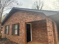 Building Photo - 108/110 St Andrews Ct