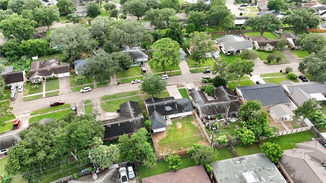 Building Photo - 7103 Lugary Dr