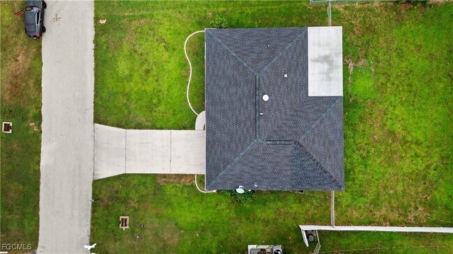 Building Photo - 4520 SE 11th Pl