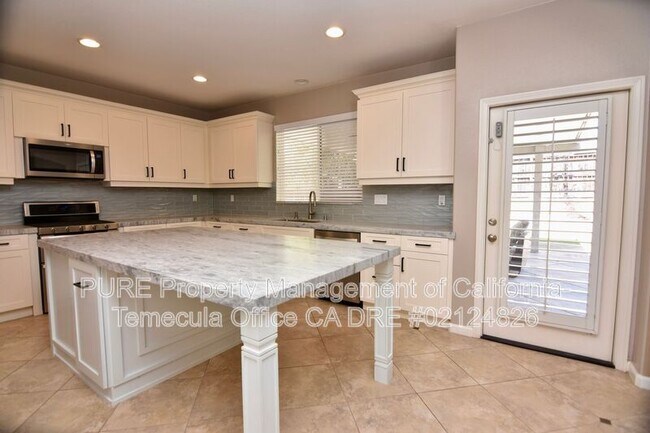 Building Photo - 31824 Via Del Paso