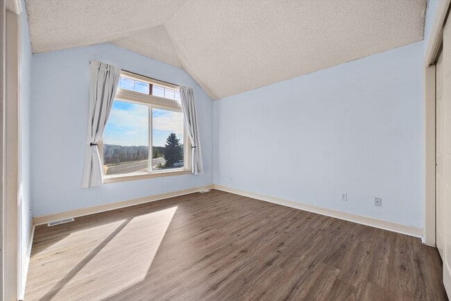 Building Photo - 5401 N Wagonwheel Trail