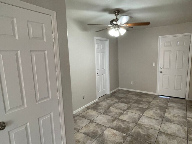Building Photo - Spacious 2-Story Townhome in Gated Communi...