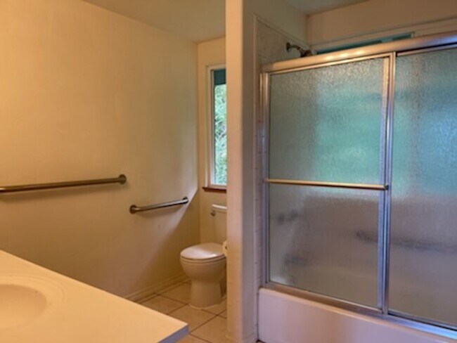 Building Photo - 2 Bedroom 1 Bath plus an office on a 8 acr...