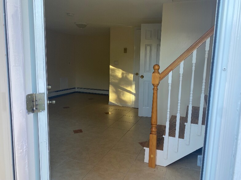 Building Photo - 14 Lantern St