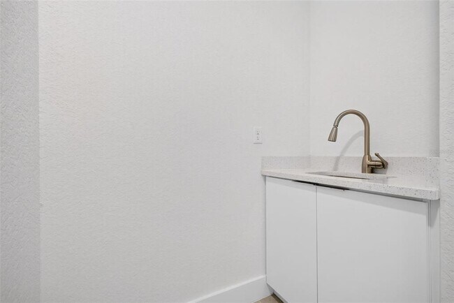 Building Photo - 6336 Chorus Dr