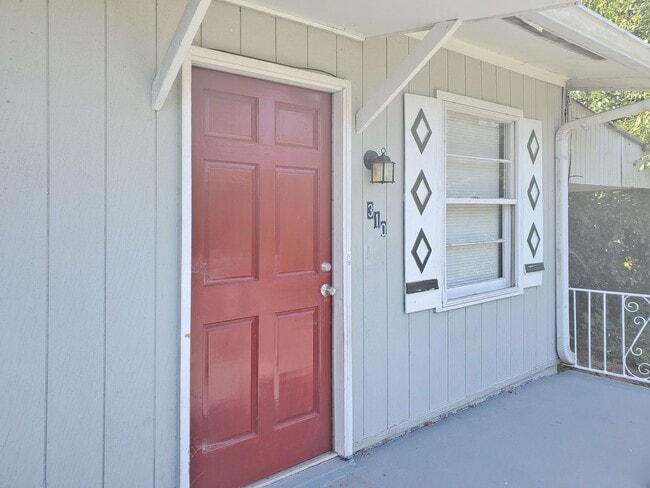 Building Photo - COMING SOON: Fantastic 3/1 Bungalow Near Langford Park - Housing Vouchers Accepted