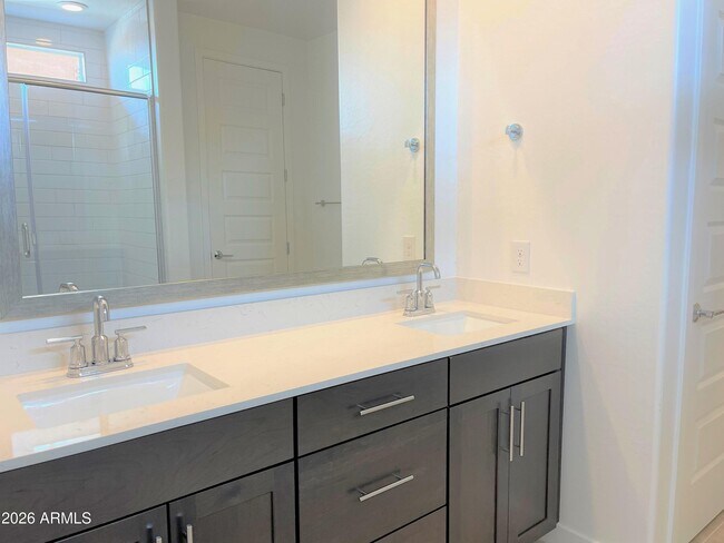 Building Photo - 9426 W Devonshire Ave