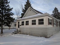 Building Photo - Large 2 bedroom/ 2 bathroom house