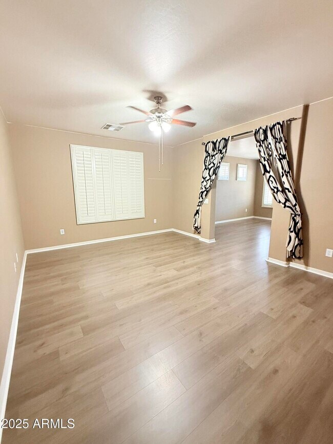 Building Photo - 931 E Canyon Way