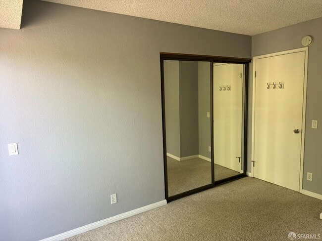 Building Photo - 3660 Knollwood Terrace