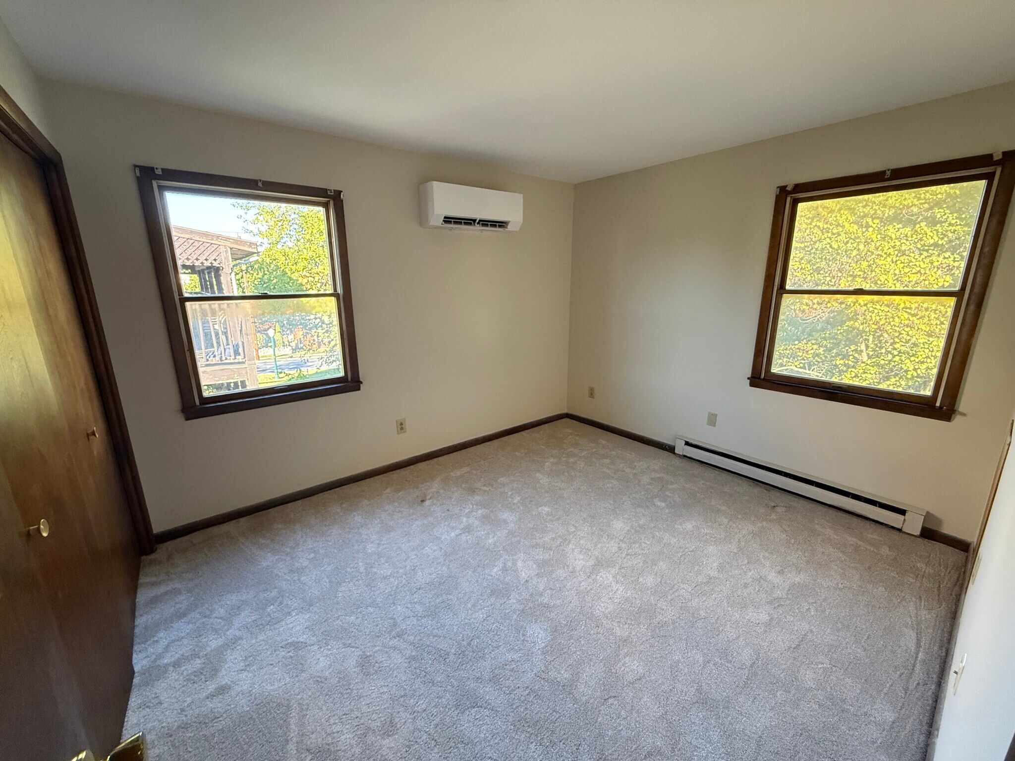 Large second bedroom with new carpet - 1004 Corbett St