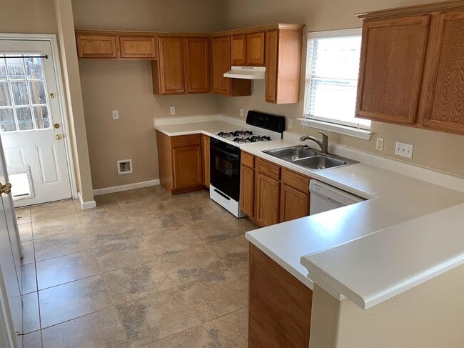 Building Photo - 2866 Southampton Way