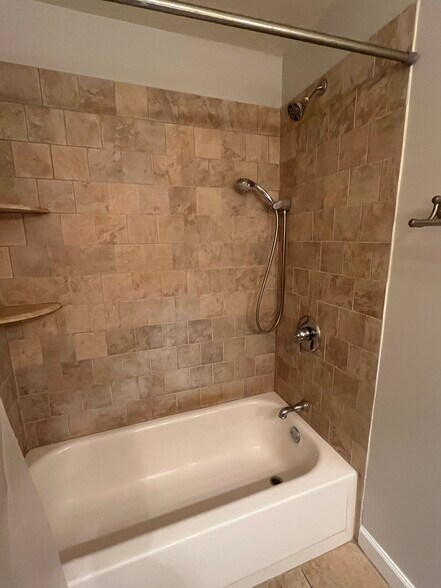 Building Photo - 1540 N La Salle Dr