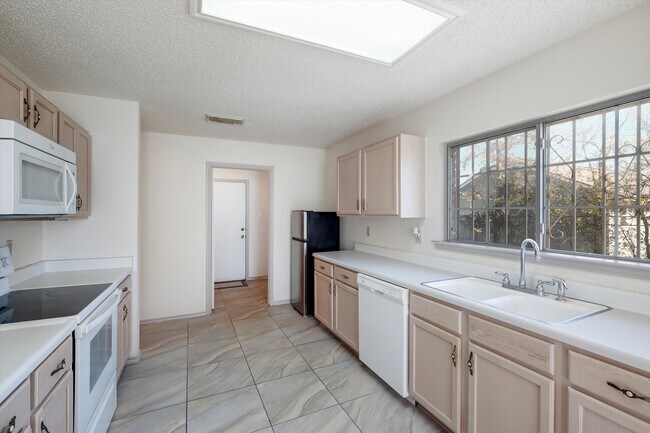 Building Photo - 7492 Timbercreek Dr